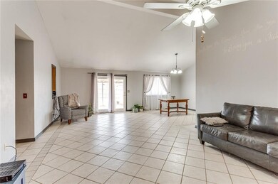 6913 N Grove Ave, Warr Acres, OK 73132 - photo 7