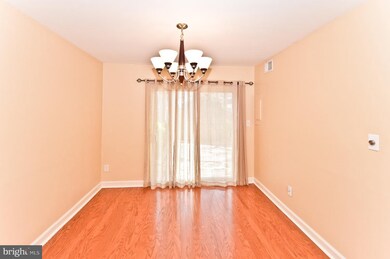 8445 Penshurst Dr unit 605, Springfield, VA 22152 - photo 3