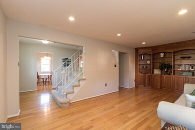 9647 Lindenbrook St, Fairfax, VA 22031 - photo 3