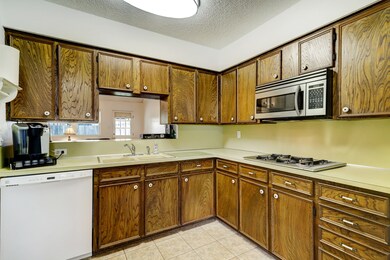 7327 Strawbridge Ln, Houston, TX 77040 - photo 5