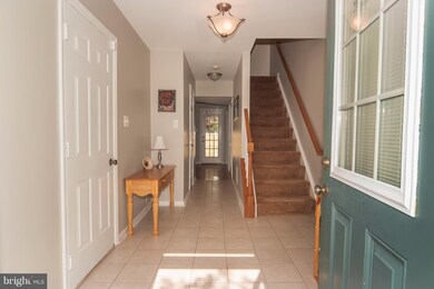 11050 Clovertree Ct, Manassas, VA 20109 - photo 2