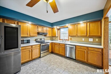 5522 N Ramblewood Ct, Peoria, IL 61615 - photo 6