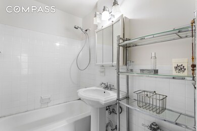 The Thornton Place unit 3J, Forest Hills, NY 11375 - photo 5