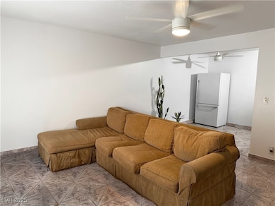 575 S Royal Crest Cir unit 26, Las Vegas, NV 89169 - photo 3