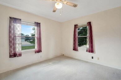 1123 E Ridgeway Ave, Waterloo, IA 50702 - photo 7
