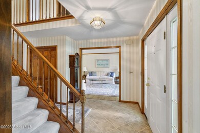 39-web-or-mls-10-berkshire-dr-w