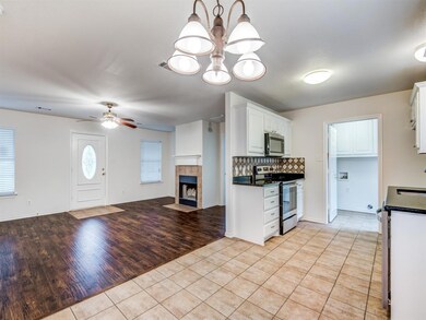 152 Avondale Ave, Azle, TX 76020 - photo 3