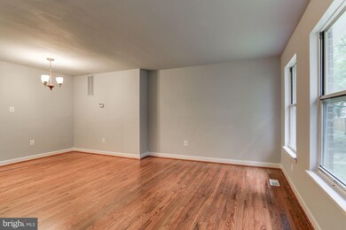 11829 Summer Oak Dr, Germantown, MD 20874 - photo 5