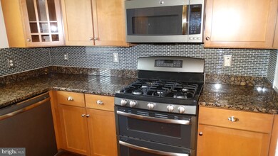 4081 S Four Mile Run Dr unit 202, Arlington, VA 22204 - photo 6