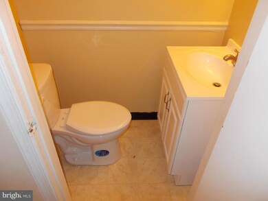 8228 Carrleigh Pkwy unit 83, Springfield, VA 22152 - photo 5
