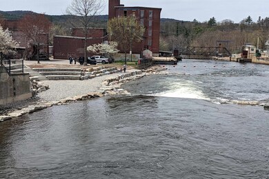 400 Central St unit 3, Franklin, NH 03235 - photo 5