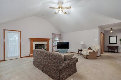 304 Laurel Ln-5