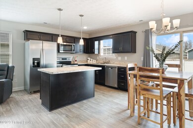 8013 Lucas Ln-17