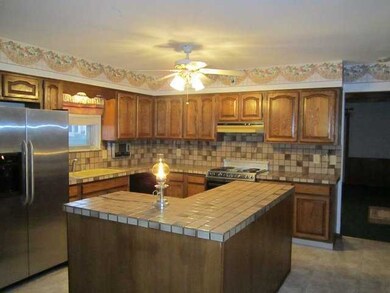 908 Plum Ridge, Columbus, OH 43213 - photo 2