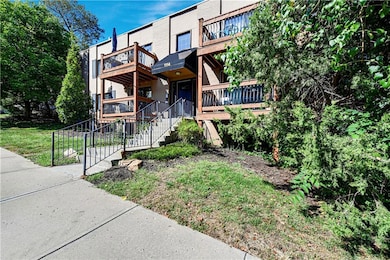 1114 W 46th St unit 2, Kansas City, MO 64112 - photo 2