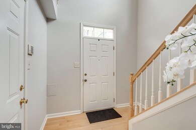 2422 Clover Field Cir, Herndon, VA 20171 - photo 5