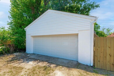 498 Whitethorne Ave (Exterior)-12