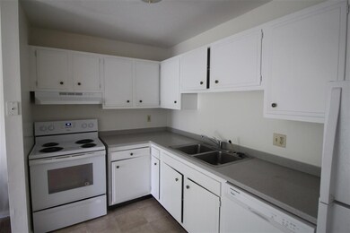 73 E Broadway unit R, Derry, NH 03038 - photo 3