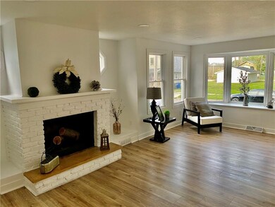 912 E 22nd Ct, Des Moines, IA 50317 - photo 3