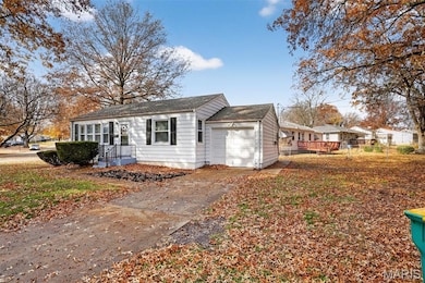 10129 Ashbrook Dr, Saint Louis, MO 63137 - photo 4