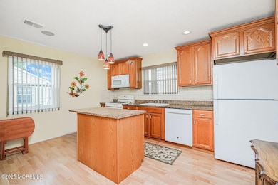 35 Ivy Ridge Close unit 631, Freehold, NJ 07728 - photo 5