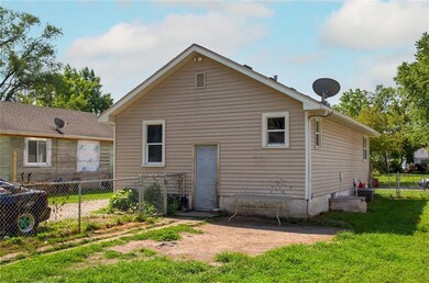 2906 Mahaska Ave, Des Moines, IA 50317 - photo 4