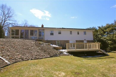 8483 Dogwood Dr, Coopersburg, PA 18036 - photo 4