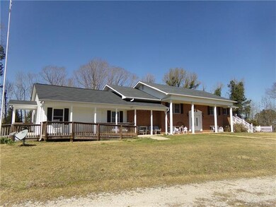 Front with separate entry/ramp to attached living 