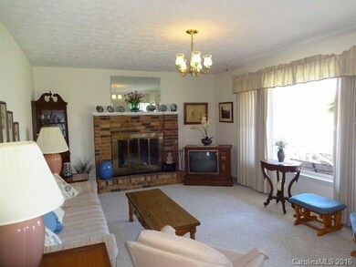 127 Atwood Dr, Hendersonville, NC 28792 - photo 2