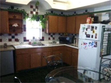 3 Forestview Ave, Lowell, MA 01850 - photo 3