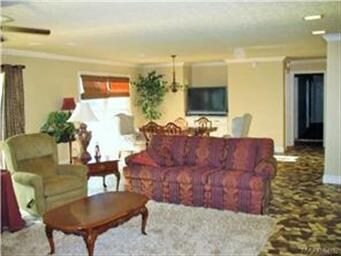 Open plan great for entertaining!