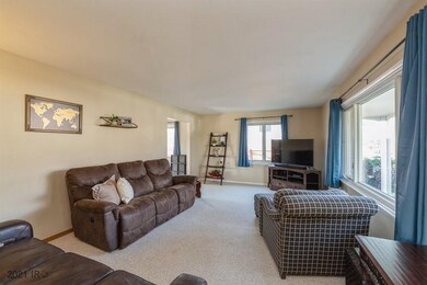 3800 Bel Aire Rd, Des Moines, IA 50310 - photo 4