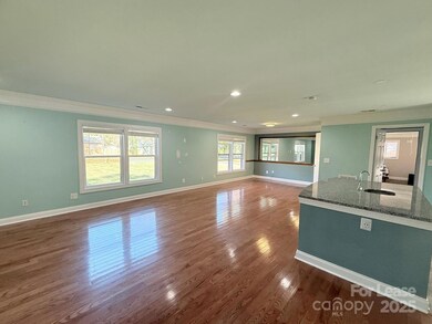 6124 Williams Rd, Charlotte, NC 28215 - photo 4