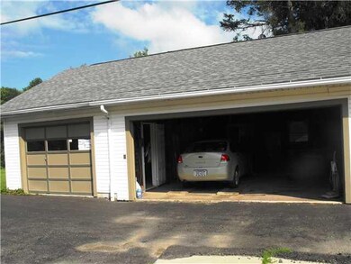 Parking Lot/Garage 4 car garage-also has big side 