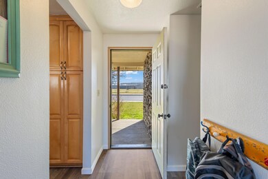 605 SW 23rd St, Redmond, OR 97756 - photo 3