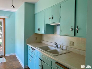 823 N Hamilton St, Lincoln, IL 62656 - photo 5