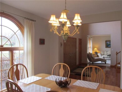 Sunlit 14x12 Dining Room.