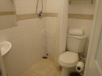 howe.bathroom.JPG