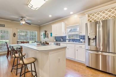 Large, Bright Kitchen
