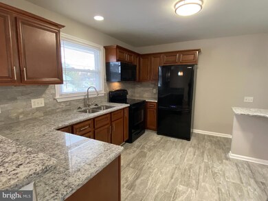 323 S Dupont Rd, Newport, DE 19804 - photo 2