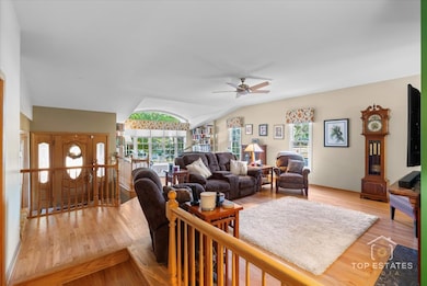 823 S Salem Dr, Schaumburg, IL 60193 - photo 5