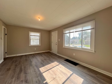 2352 Hiawatha Park Dr, Columbus, OH 43211 - photo 5