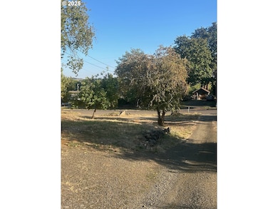 122 NE 4th St, Willamina, OR 97396 - photo 3