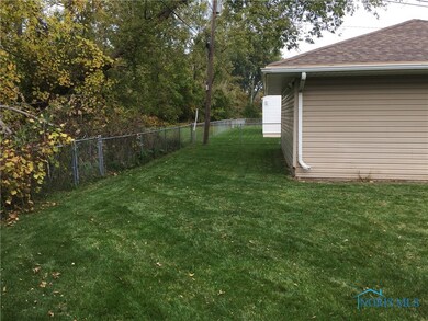 Back yard behind garage