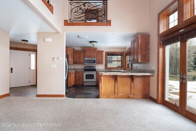 04 Living Kitchen Entry