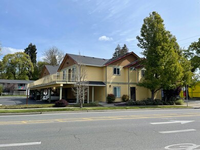 902 SW 5th St, Grants Pass, OR 97526 - photo 3