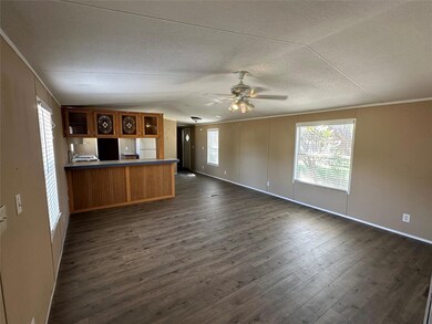 429 Skylark Dr, Granbury, TX 76049 - photo 6