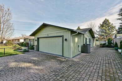 3460 Edella St, Central Point, OR 97502 - photo 3