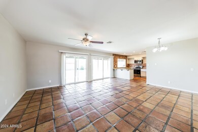 004-photo-living-room-13637898