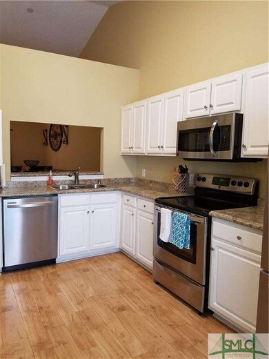 Pas thru from the dining to the kitchen means ever